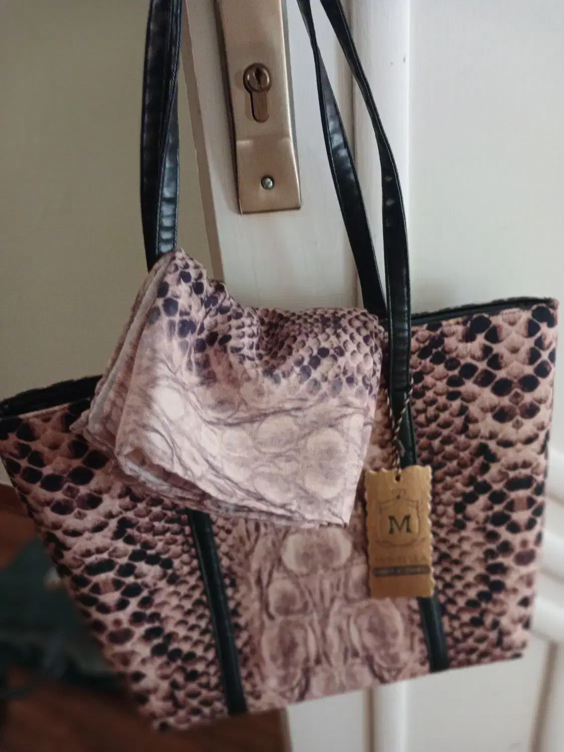 کیف و شال ست همدیگه|کیف، کفش، کمربند|صدرا-فارس, فاز ۱|دیوار