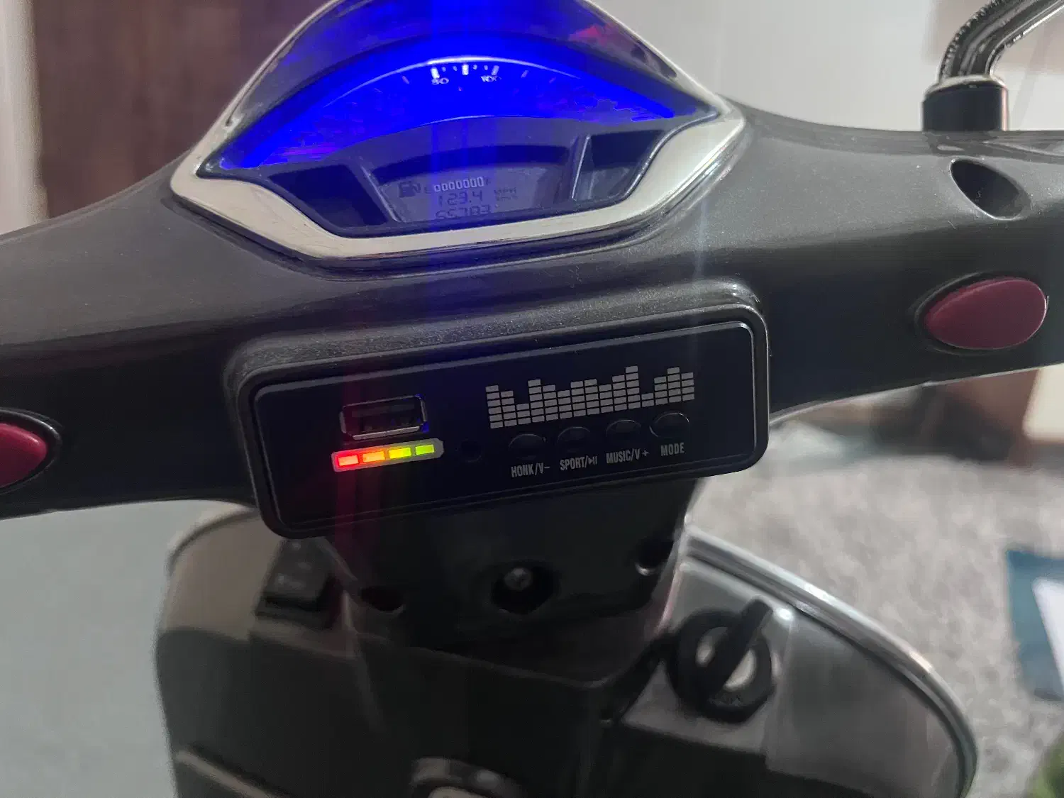 موتور کودکانه شارژی طرح وسپا|اسباب‌‌بازی|آمل, |دیوار