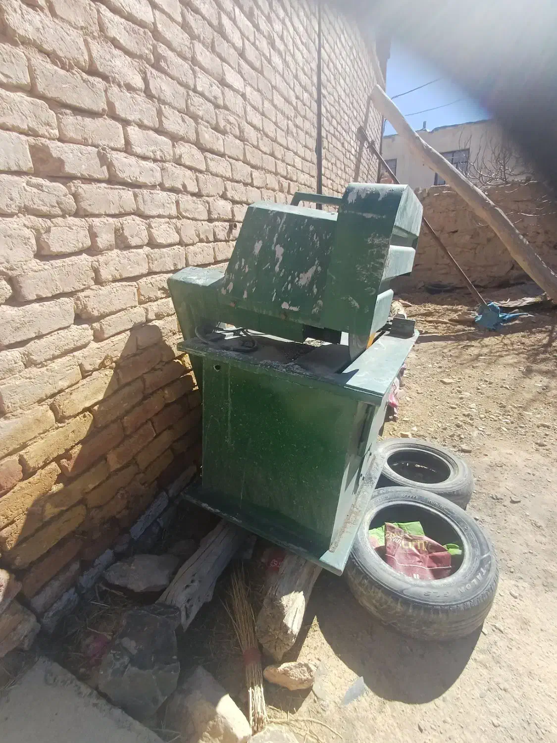 اره اتیشی|ابزارآلات|مهاجران, |دیوار