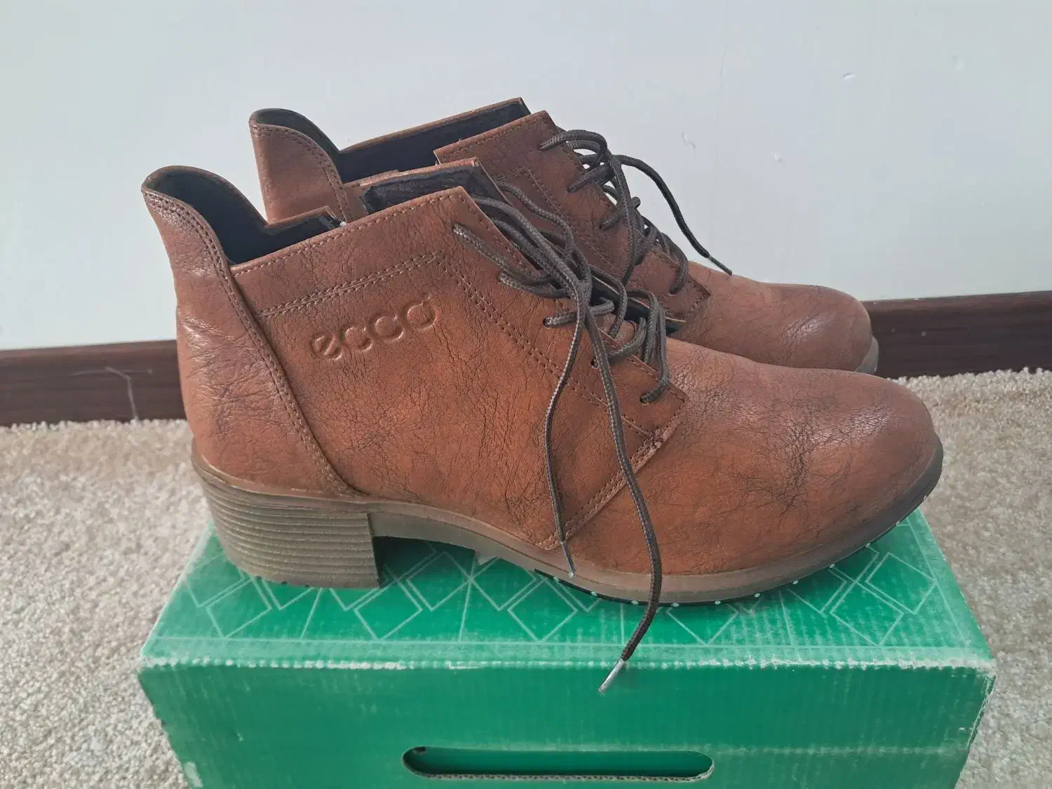 کفش نو|کیف، کفش، کمربند|قم, آذر (نکویی)|دیوار