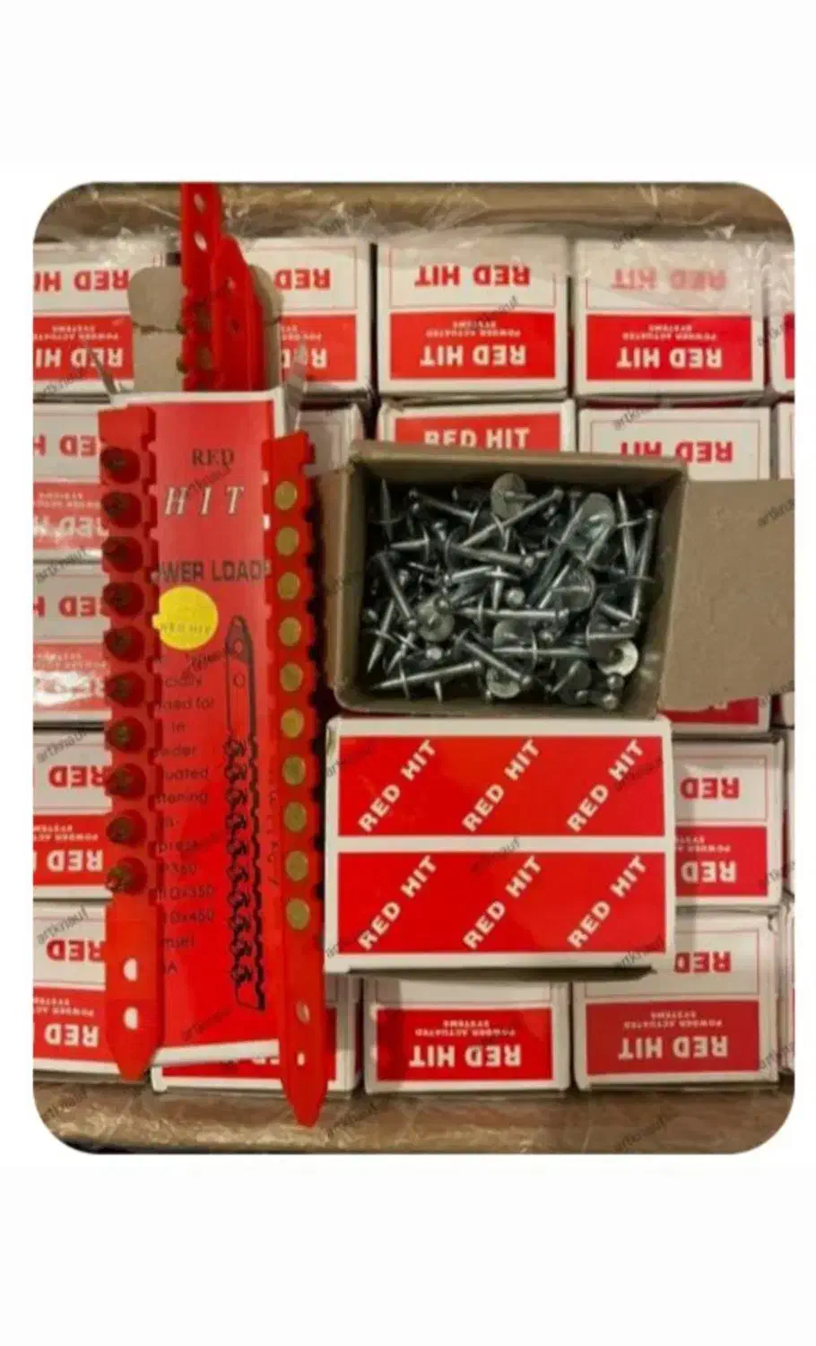 تعدادی میخ چاشنی ۳/۲ و پیچ پانل و ۲ عددتفنگ میخکوب|ابزارآلات|چالوس, |دیوار