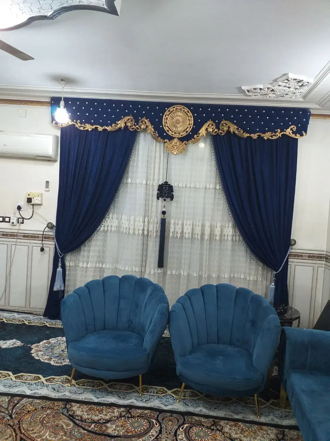 مبل با پرده پزیرایی|مبلمان خانگی و میز عسلی|اهواز, کمپلو جنوبی|دیوار