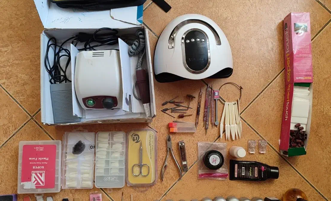 فروش وسایل ناخن|آرایشی، بهداشتی، درمانی|رشت, معلم|دیوار