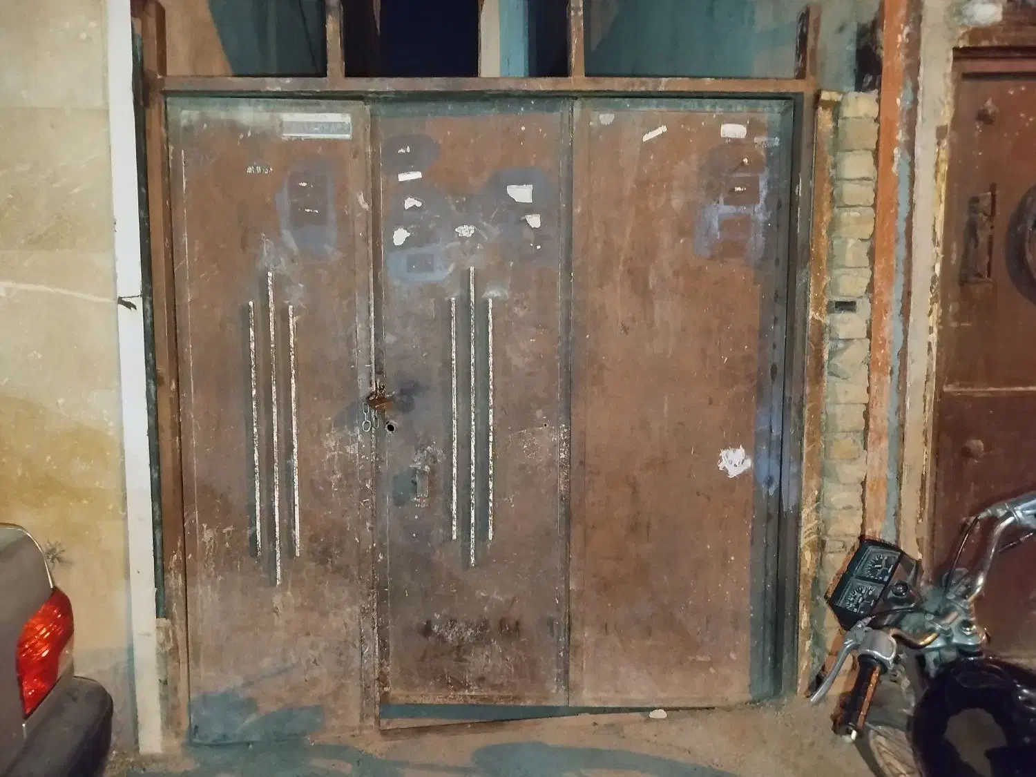 در حیاط|مصالح و تجهیزات ساختمان|تاکستان, |دیوار