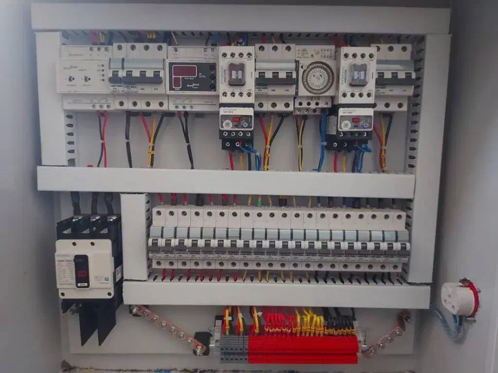 عیب یابی برقی تکفاز و سه فاز ساختمانی و صنعتی|خدمات پیشه و مهارت|شهرکرد, |دیوار