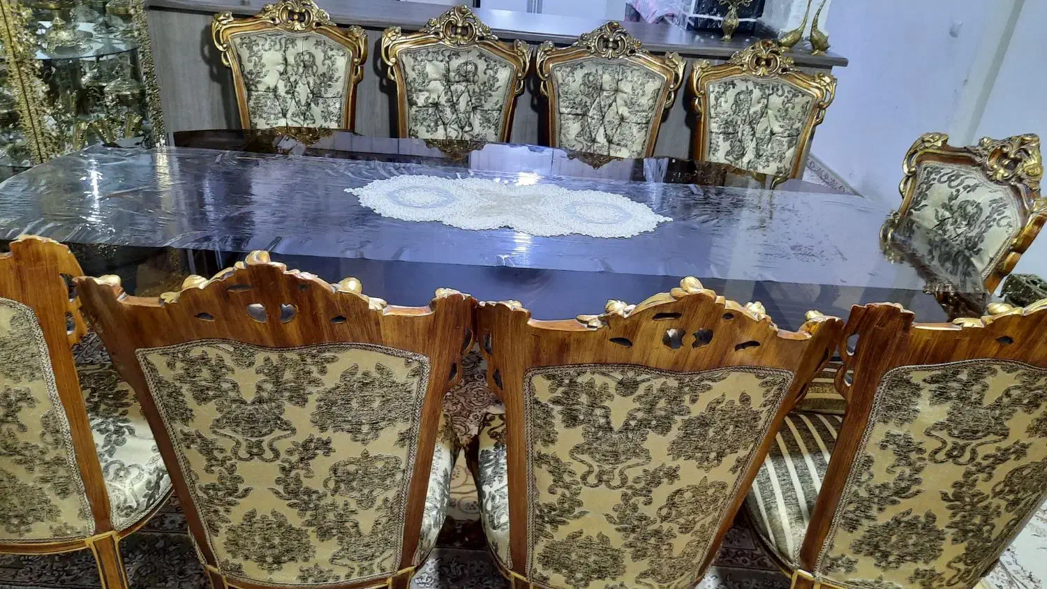 ناهارخوری ۷نفره‌طلا‌کوب‌|میز و صندلی غذاخوری|تهران, خاک سفید|دیوار