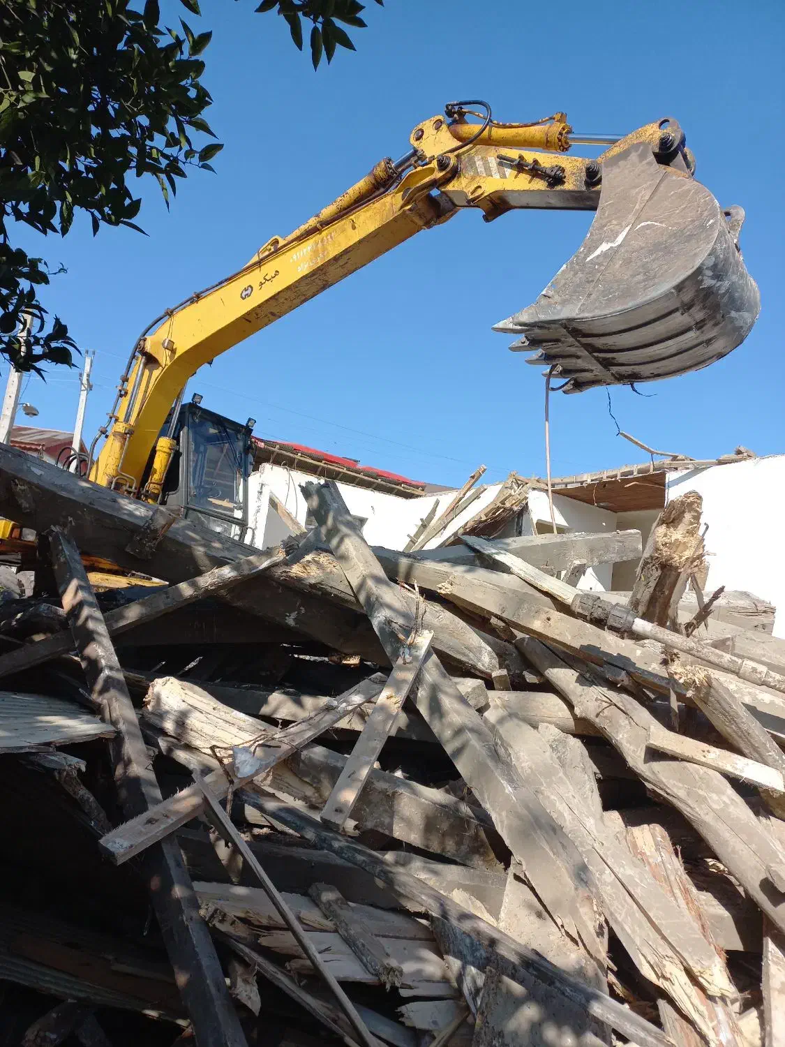 تخریب ساختمان|خدمات پیشه و مهارت|لاهیجان, لیالستان|دیوار