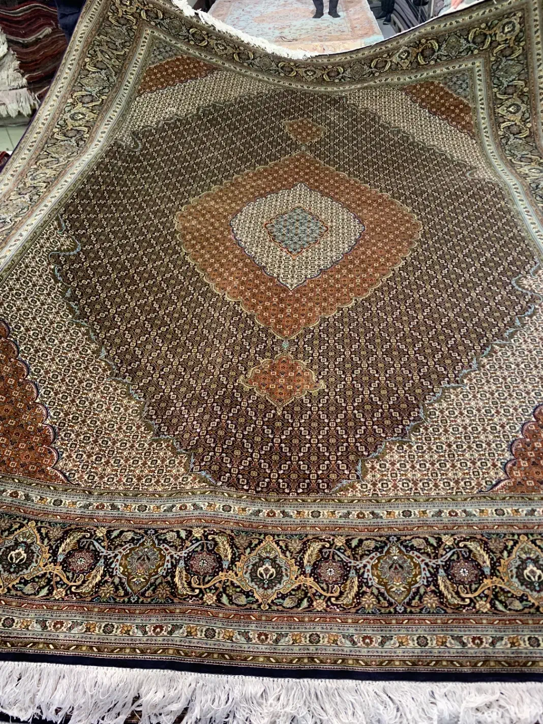 (فرش حق زاده)فرش۱۲متری۵۵رج اصل مارالان گل ابریشم|فرش|تبریز, |دیوار