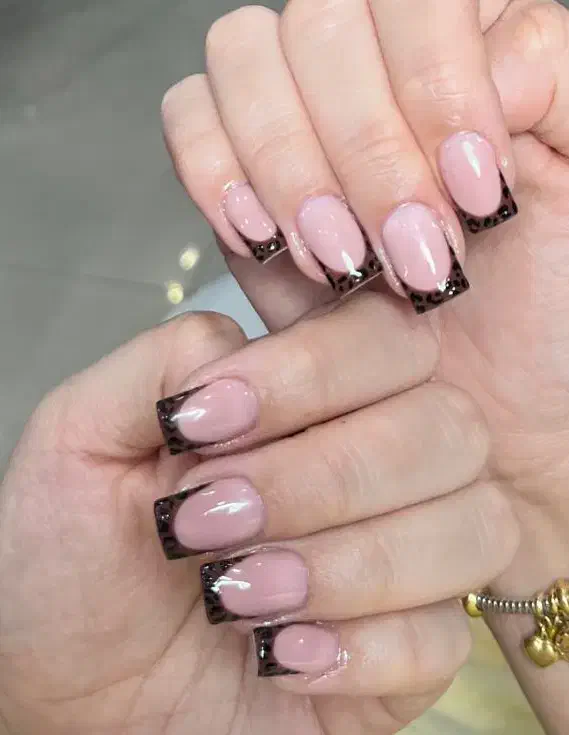 کاشت ناخن با ده سال سابقه|آرایشی، بهداشتی، درمانی|فولادشهر, B4|دیوار