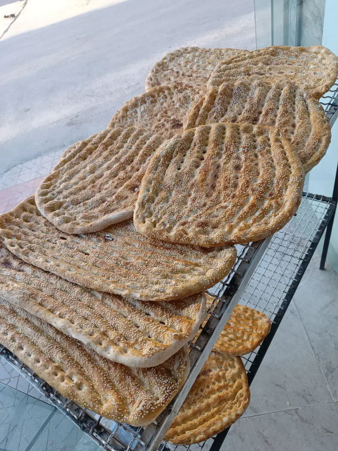 کار در نانوایی بربری   جهت کشیدن کارت و فروش نان|استخدام خدمات فروشگاه و رستوران|سنندج, |دیوار