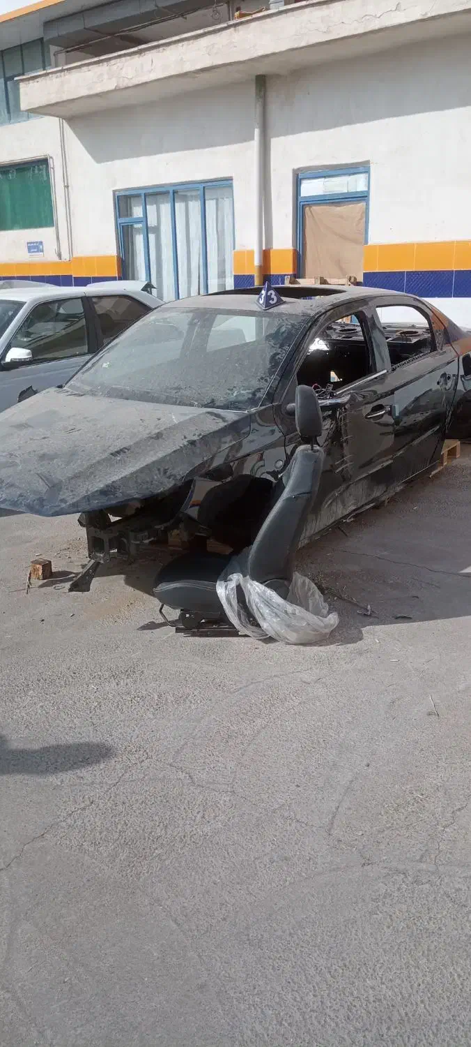 اتاق تارادرحدصفر تصادف گلگیرجلوو درب ورکاب چپ عقب|قطعات یدکی و لوازم جانبی|میاندوآب, |دیوار