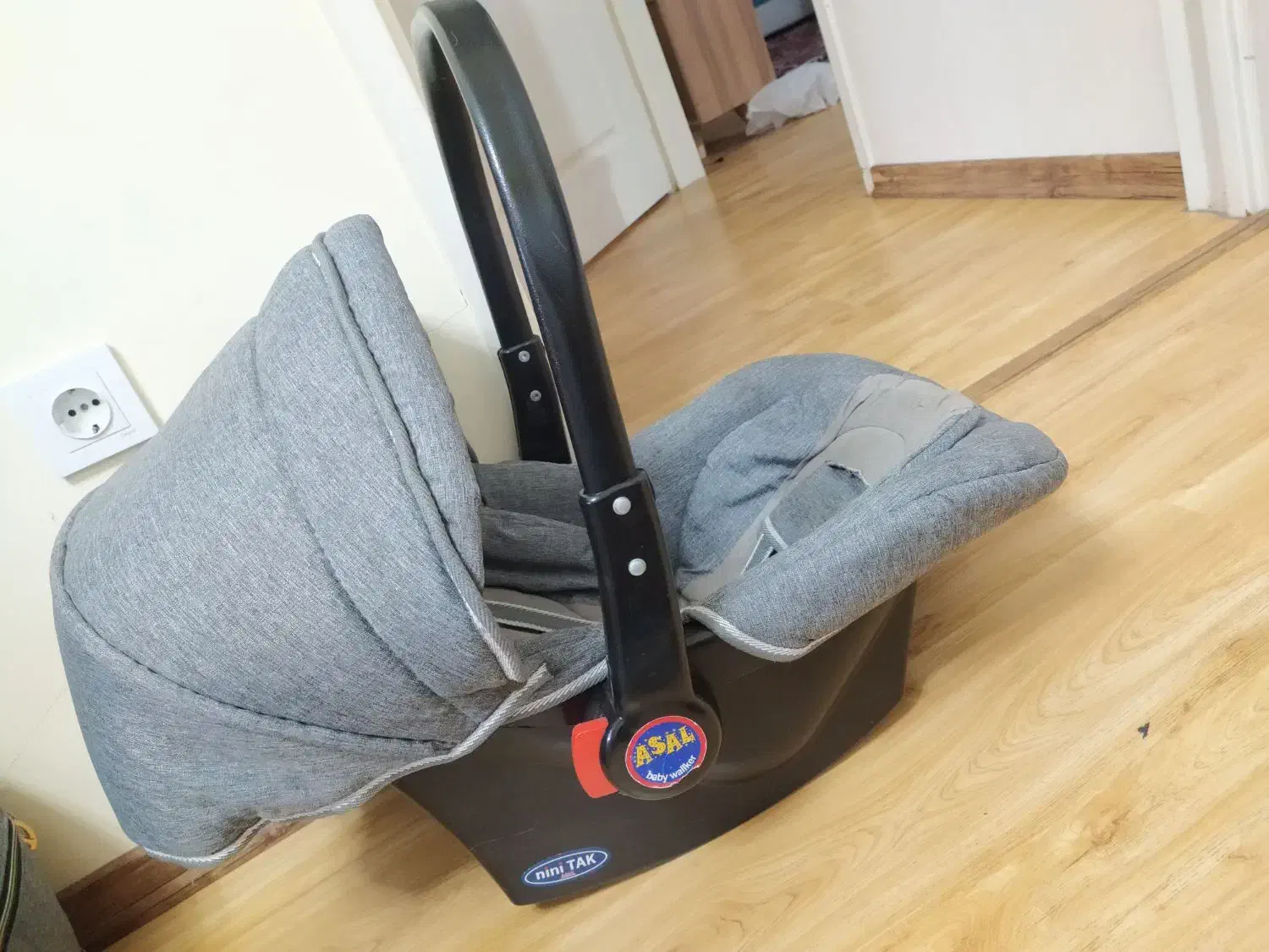 کریر|کالسکه و لوازم جانبی|تبریز, |دیوار