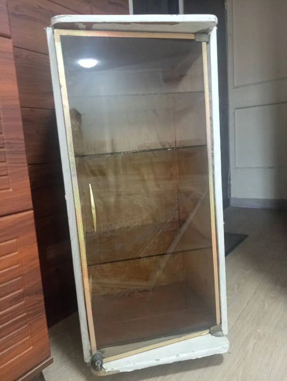 یک عدد کمد چوبی با درب شیشه ای|جاکفشی، کمد، دراور|آبادان, |دیوار