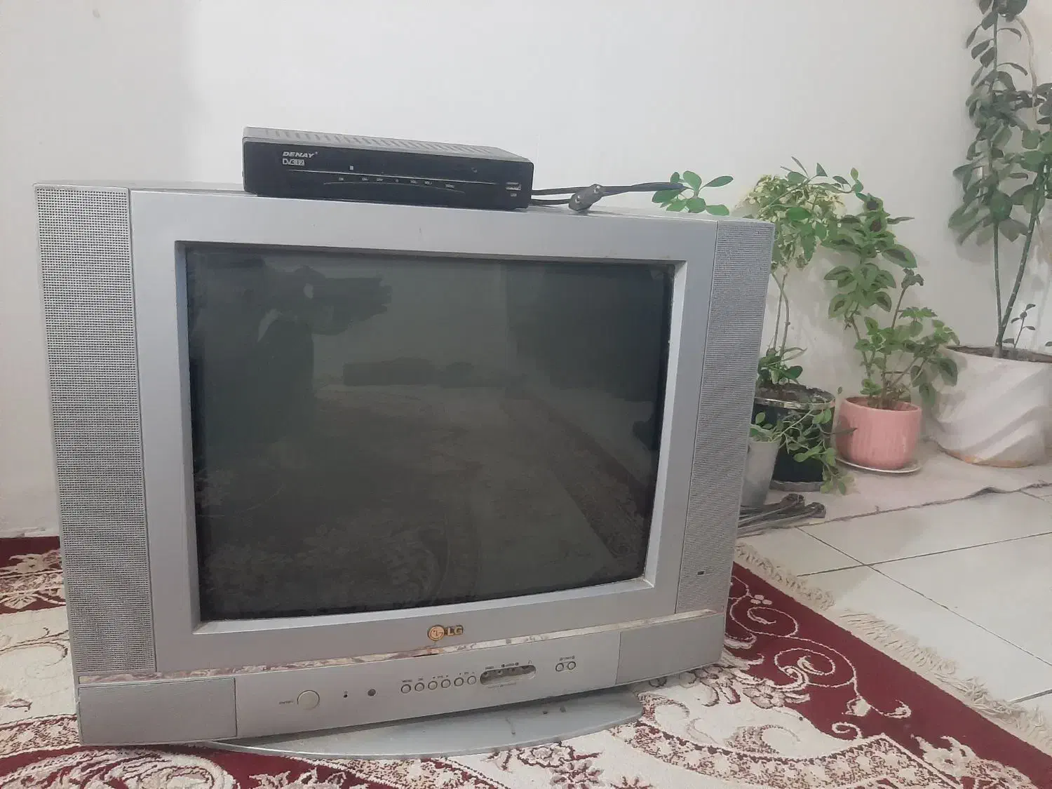 تلویزیون ۲۱ سامسونگ و یک دیجیتال دنای|تلویزیون و پروژکتور|ملکشاهی, |دیوار