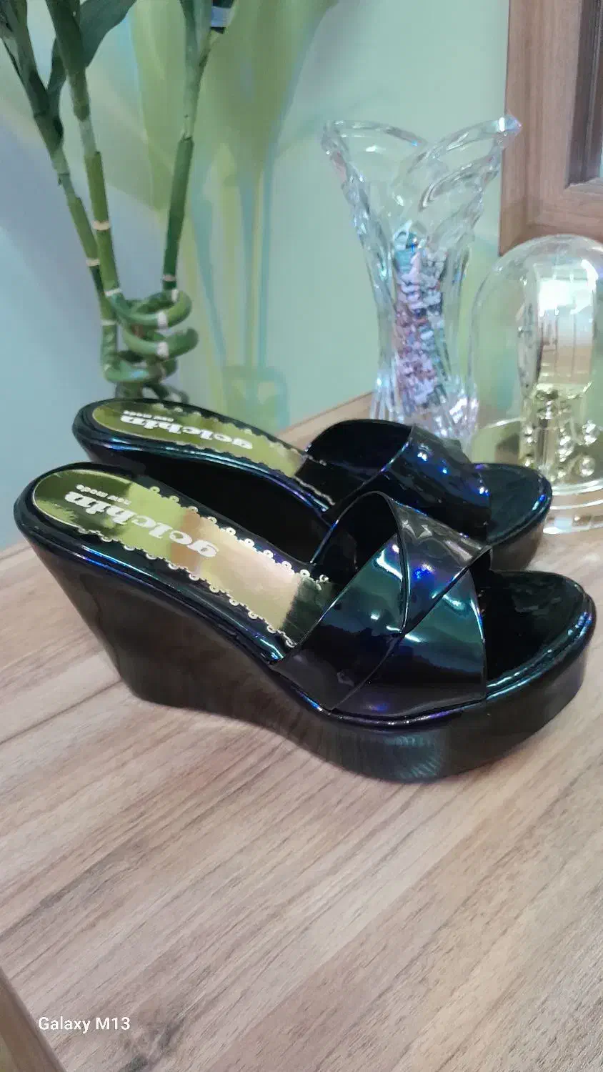 صندل|کیف، کفش، کمربند|فومن, |دیوار