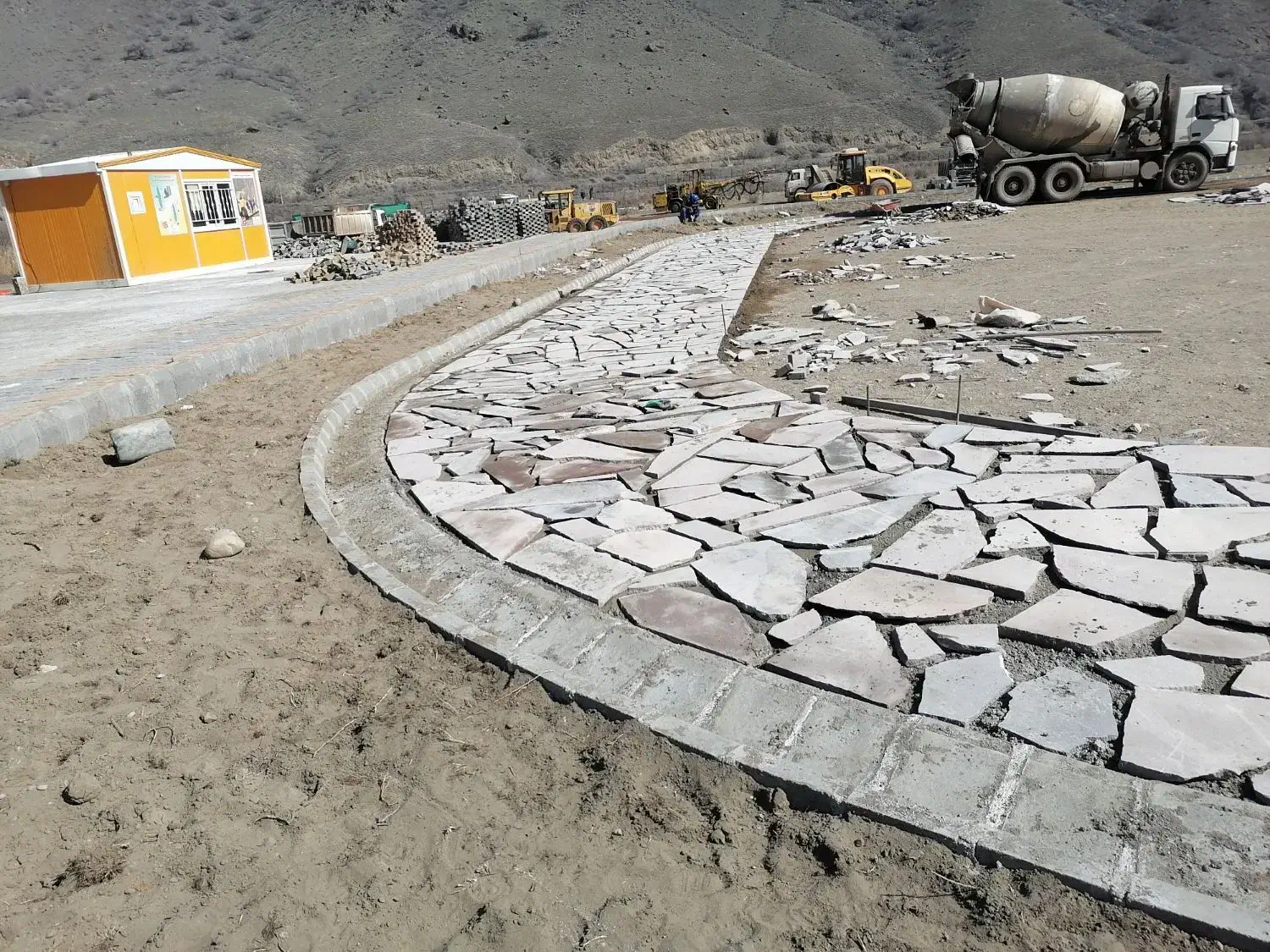 اجرای سنگفرش و جدول محمودی|خدمات پیشه و مهارت|تبریز, |دیوار