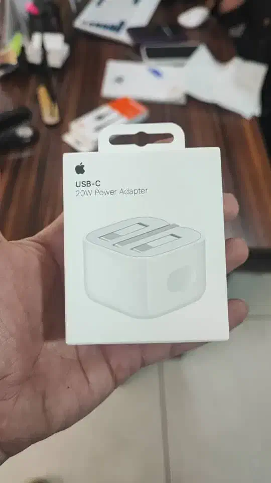 آداپتور ۲۰ وات آیفونی اورجینال|لوازم جانبی موبایل و تبلت|رشت, کاکتوس|دیوار