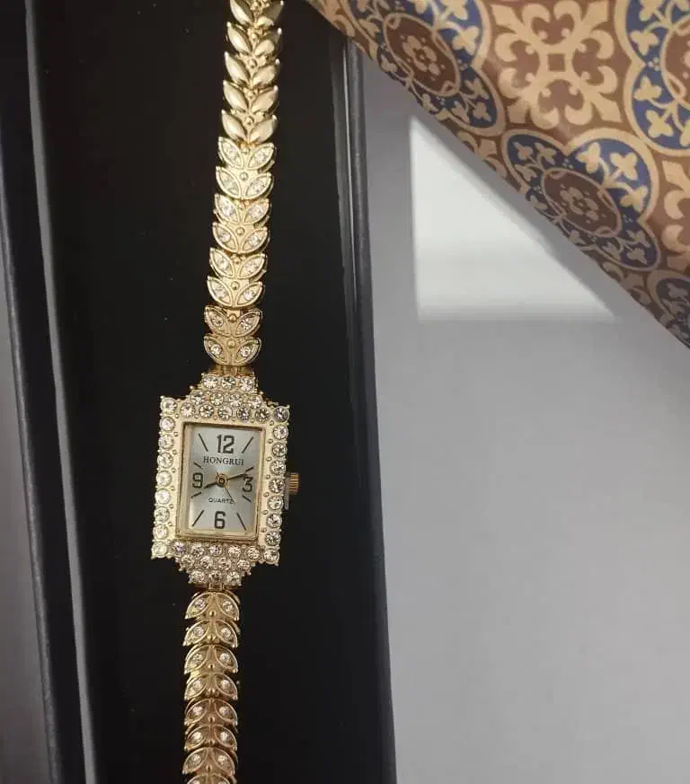 ساعت زنانه دستبندی خیلی زیبا|ساعت|شیراز, معالیآباد|دیوار