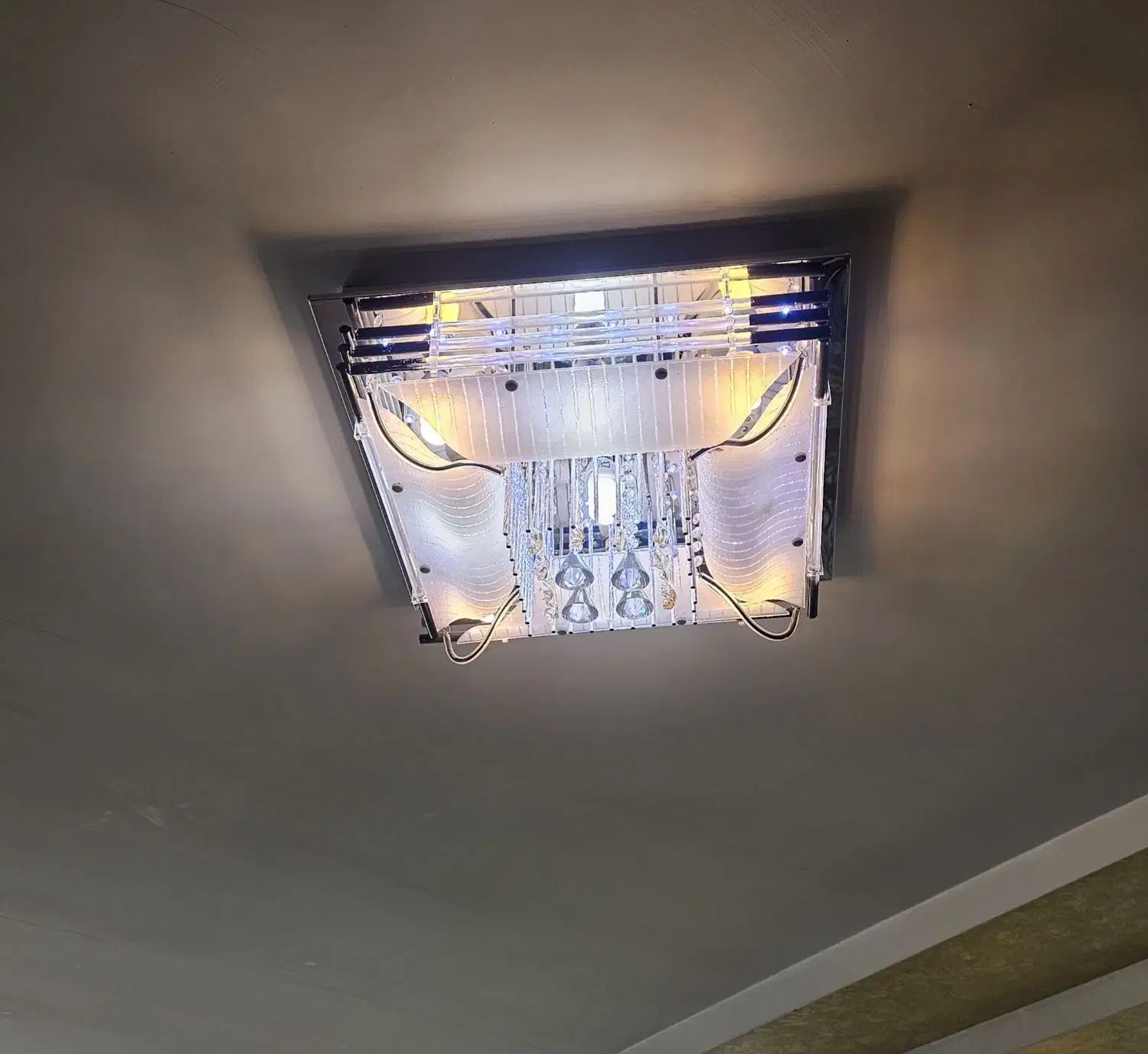 لوستر|لوستر و چراغ آویز|نیشابور, دارایی|دیوار