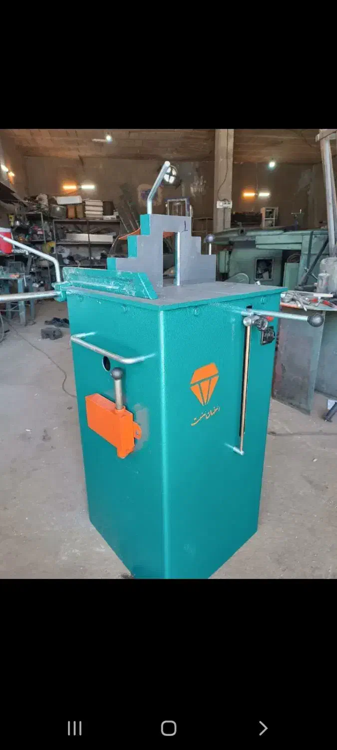 سازنده انواع فارسی بر قطع کن وآلومینیوم بر|ماشین‌آلات صنعتی|اصفهان, شهرک کوثر|دیوار