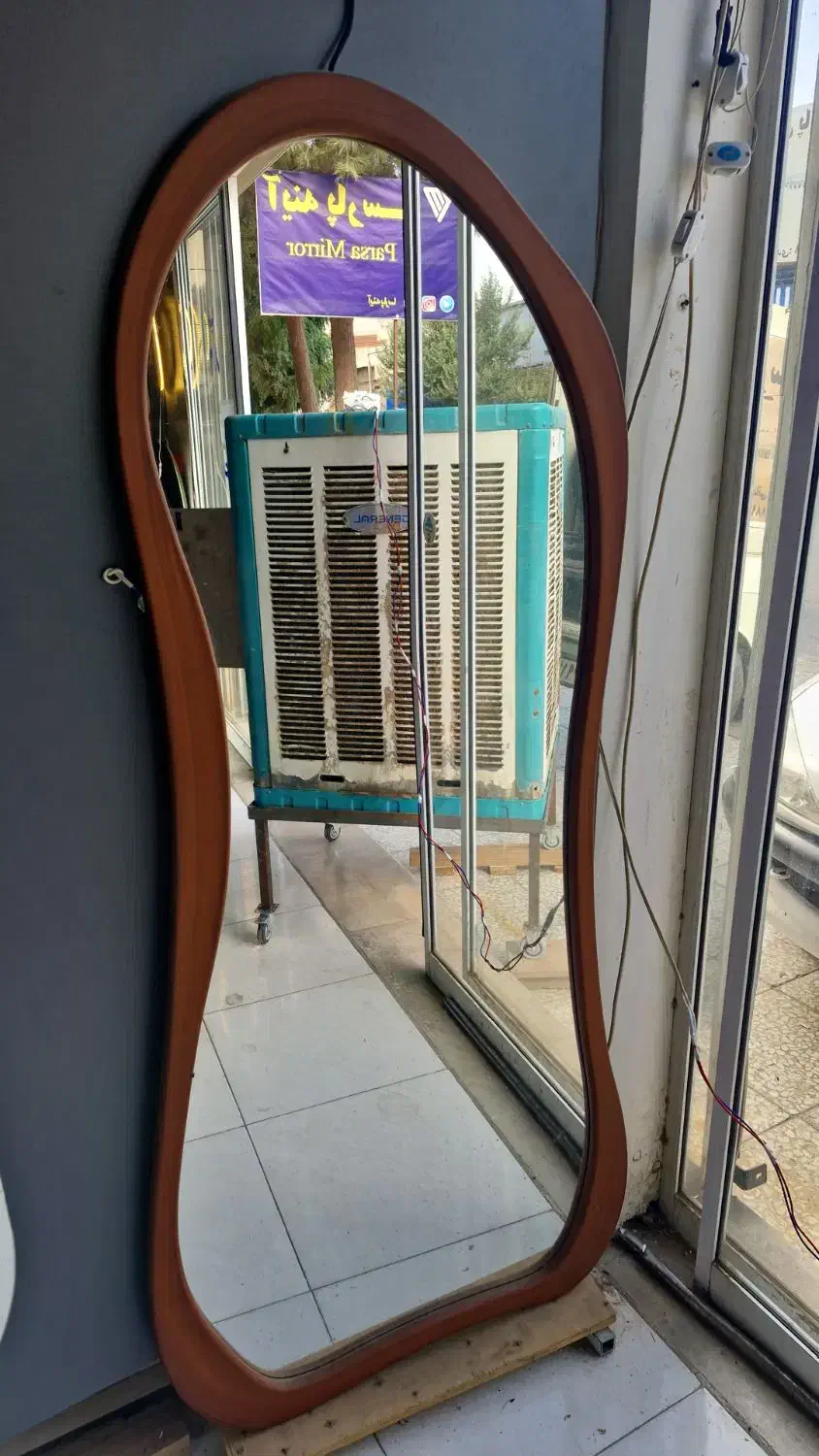 آینه|آینه|چهاردانگه (تهران), |دیوار