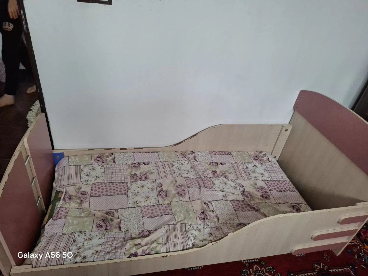 تخت|تخت و صندلی بچه|بروجن, |دیوار