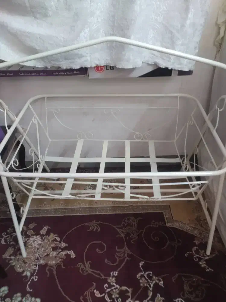 گهواره|تخت و صندلی بچه|مبارکه, |دیوار