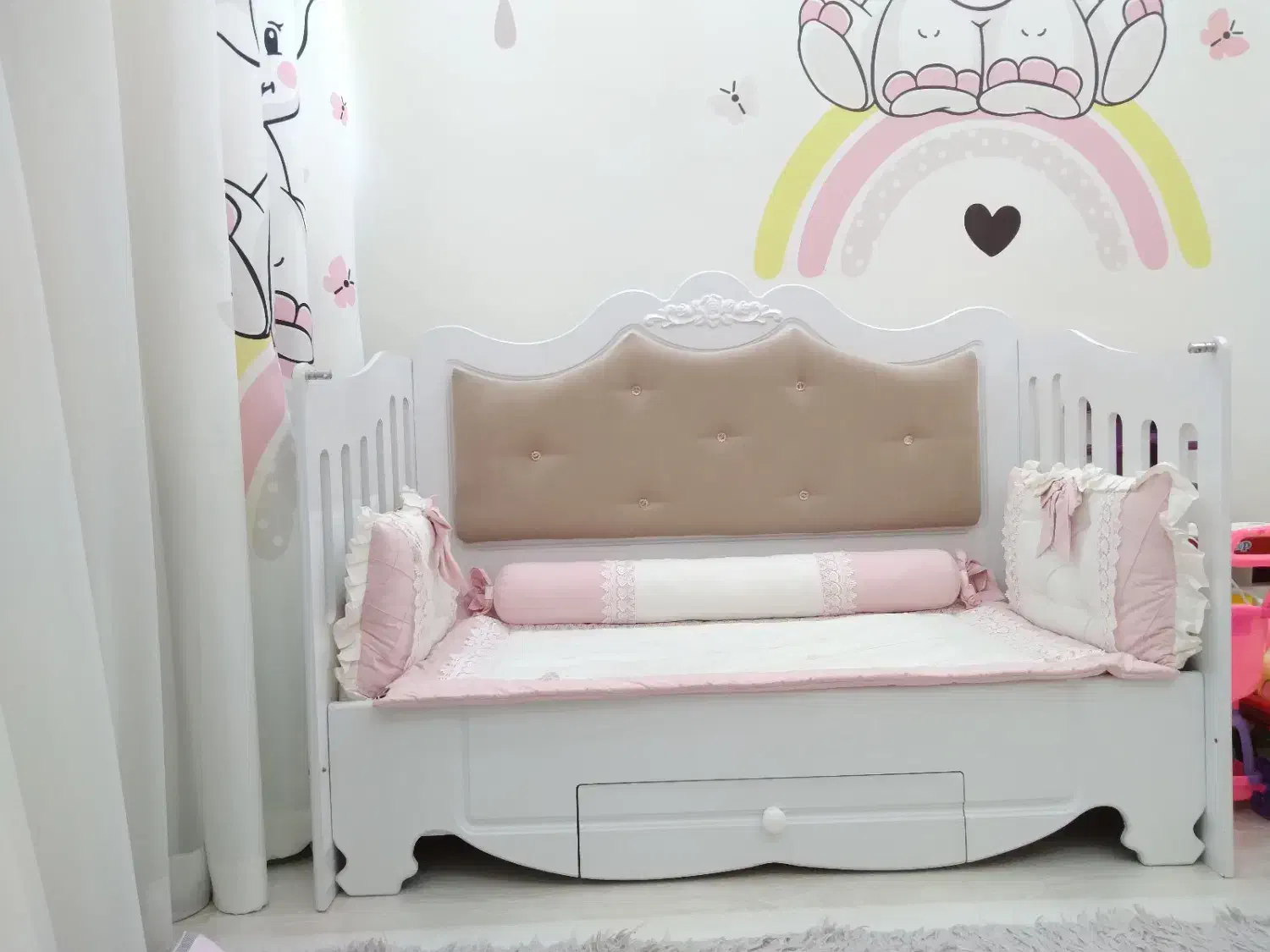 تخت کنار مادر|تخت و سرویس خواب|رشت, لاکان|دیوار