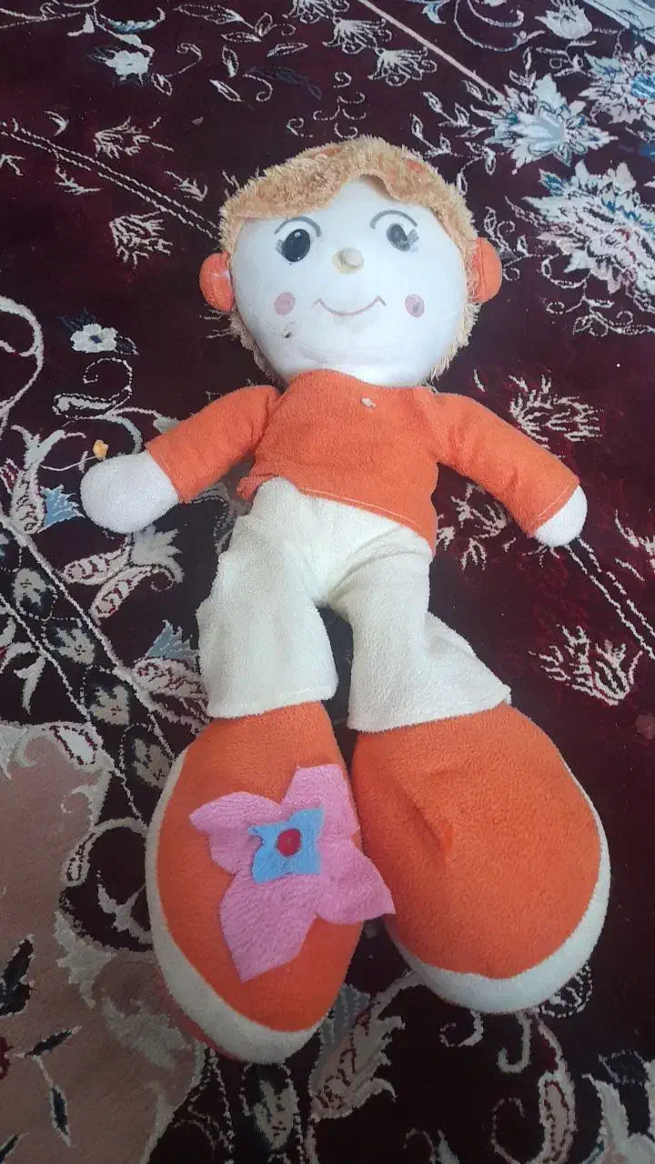 عروسک|اسباببازی بچه|درمیان, |دیوار