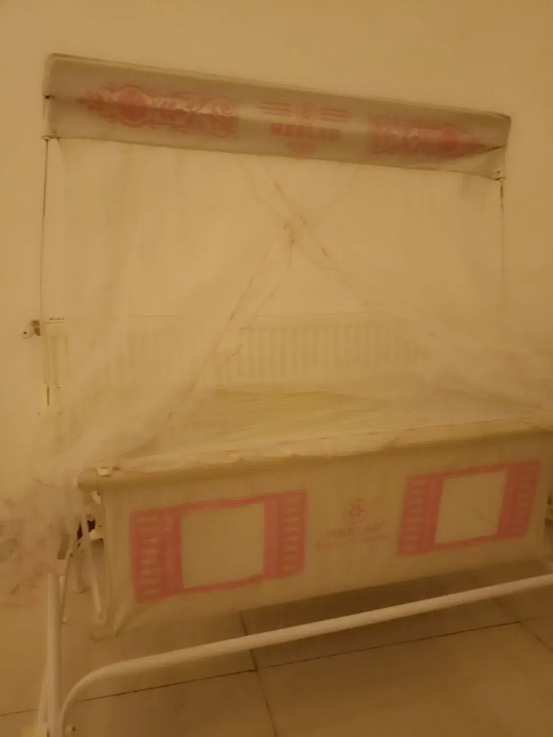 گهواره میلاد|تخت و صندلی بچه|خرم‌آباد, |دیوار