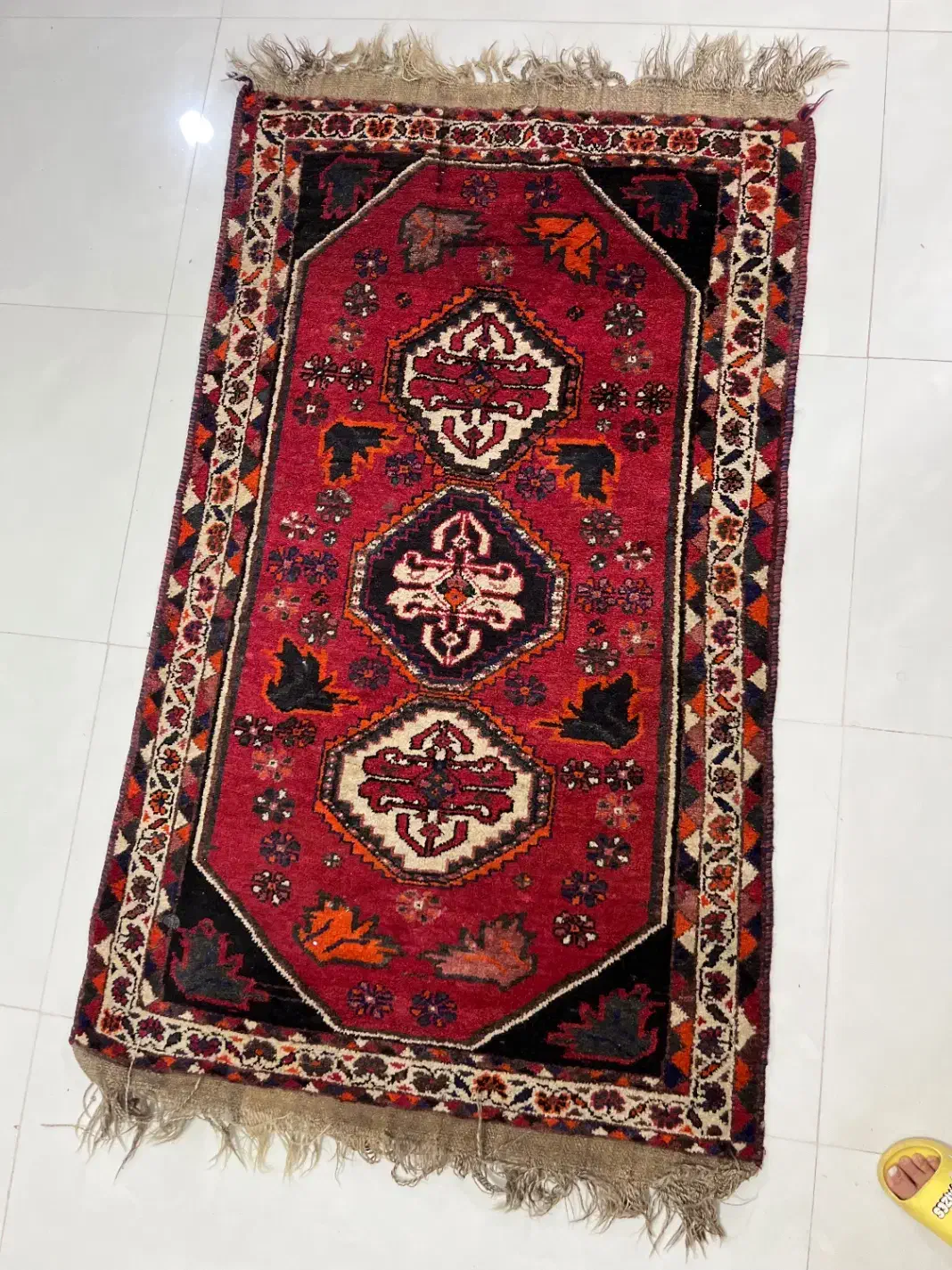 قالیچه دستباف قدیمی|فرش|شیراز, گل سرخ|دیوار