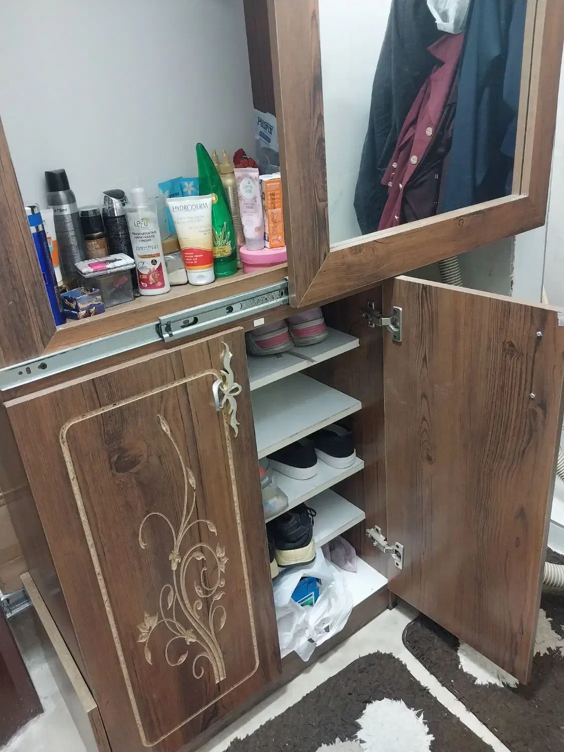 جاکفشی و میز آرایش بادر کشویی|جاکفشی، کمد، دراور|اصفهان, شهید رجایی|دیوار