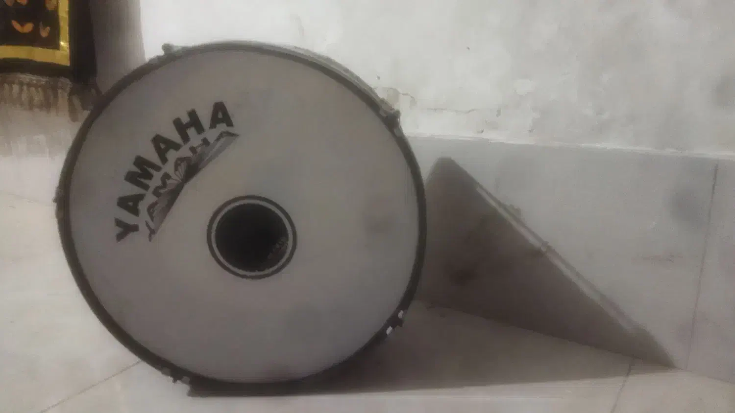 طبل ۱۵۰ سانت|درام و پرکاشن|گلستان (تهران), |دیوار