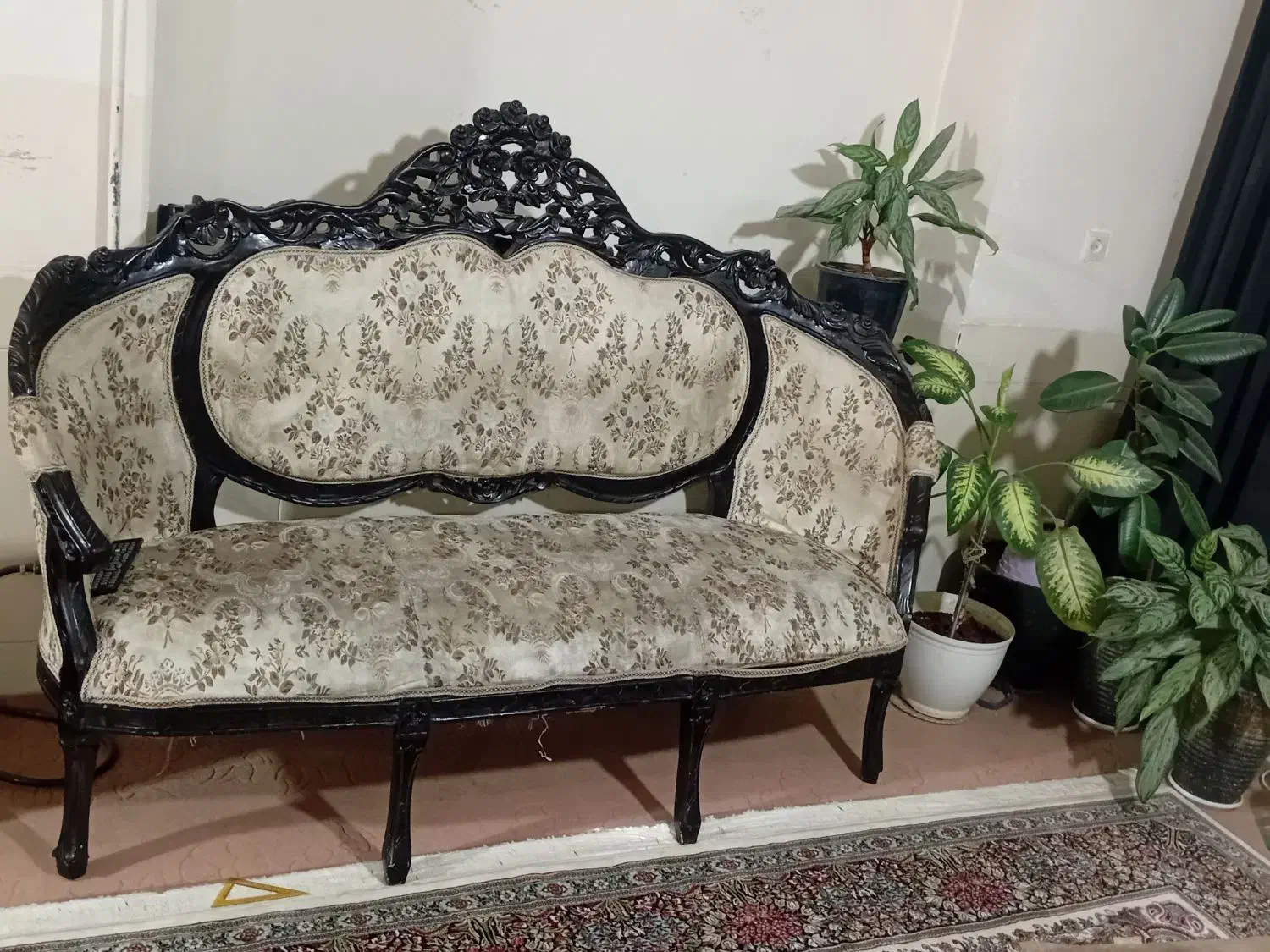 مبلمان سلطنتی|مبلمان خانگی و میز عسلی|نیشابور, هفده شهریور|دیوار