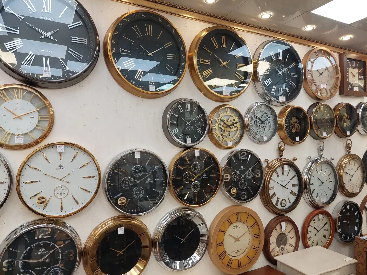 تمام برندهای بازار در ۳طبقه تنوع یکجا ببینید|ساعت دیواری و تزئینی|اصفهان, پوریای ولی|دیوار