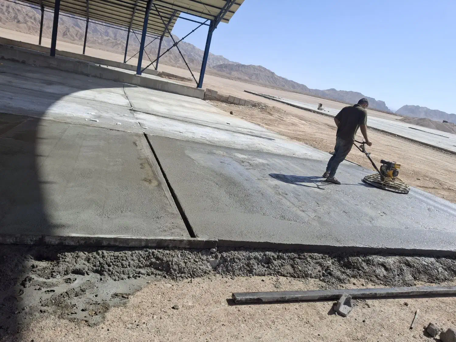 بتن ریزی اتو میکسر و ماله پروانه|خدمات پیشه و مهارت|گلبهار, نوبهار|دیوار