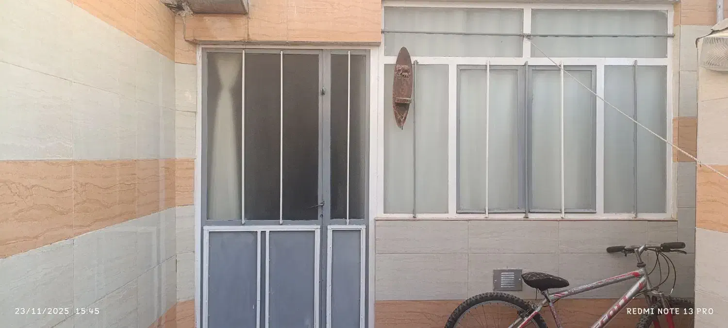 در و پنجره آهنی سنگین و بدون پوسیدگی بدون چهار چوب|مصالح و تجهیزات ساختمان|همدان, |دیوار