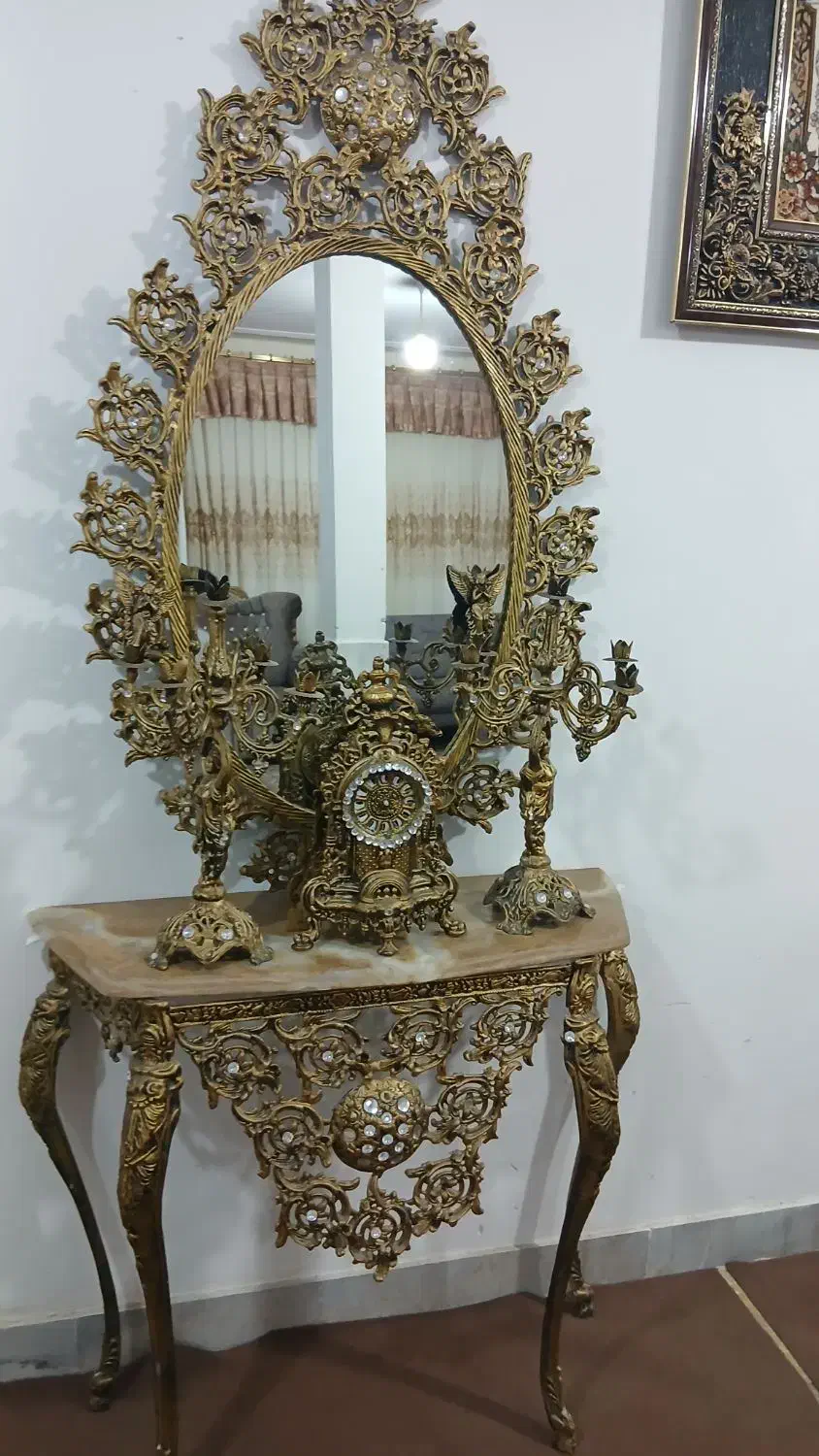 آیینه و شمعدان|آینه|حسین آباد, |دیوار