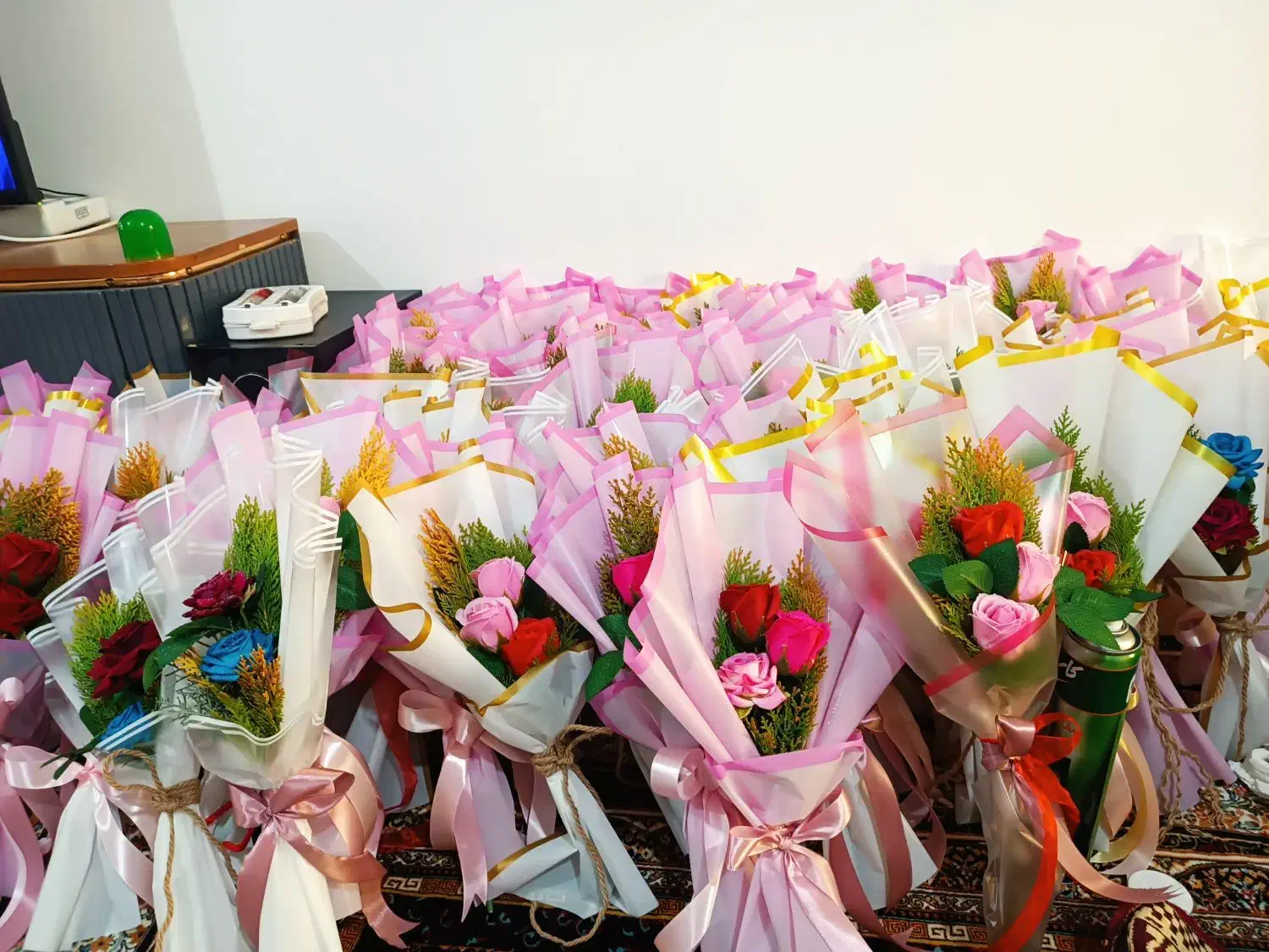 دسته گل روز مادر|گل و گیاه طبیعی|بومهن, |دیوار