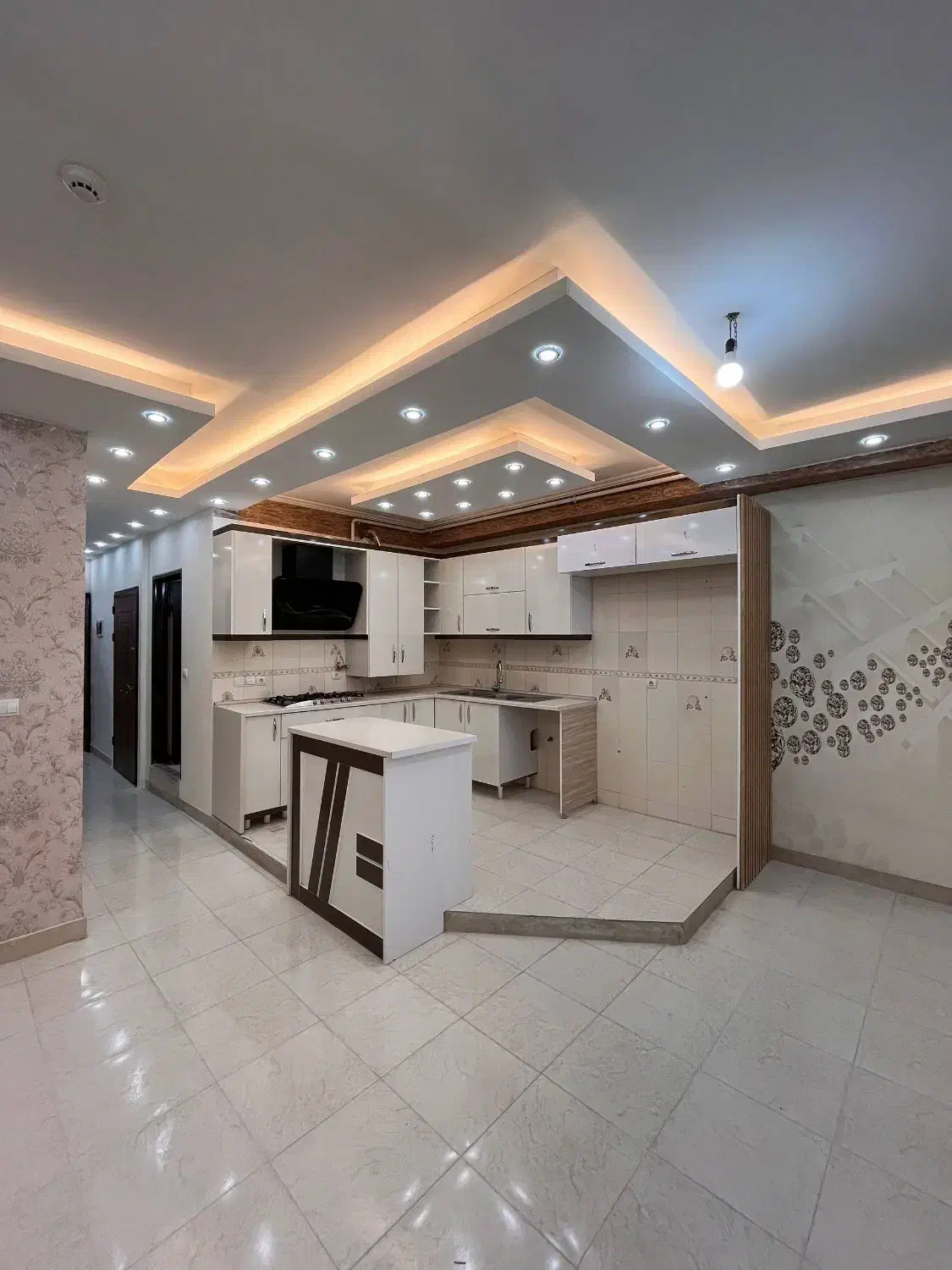 آپارتمان شخص ساز فاز ۲ سهند(املاک برج سفید)|فروش آپارتمان|سهند, |دیوار