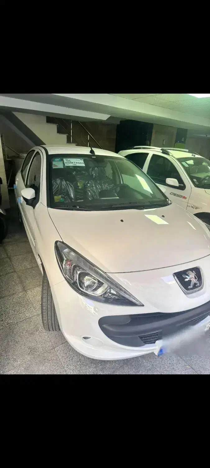 207 سقف فلز با بیمه بدنه و ثالث فول|خودرو سواری و وانت|بندرعباس, |دیوار