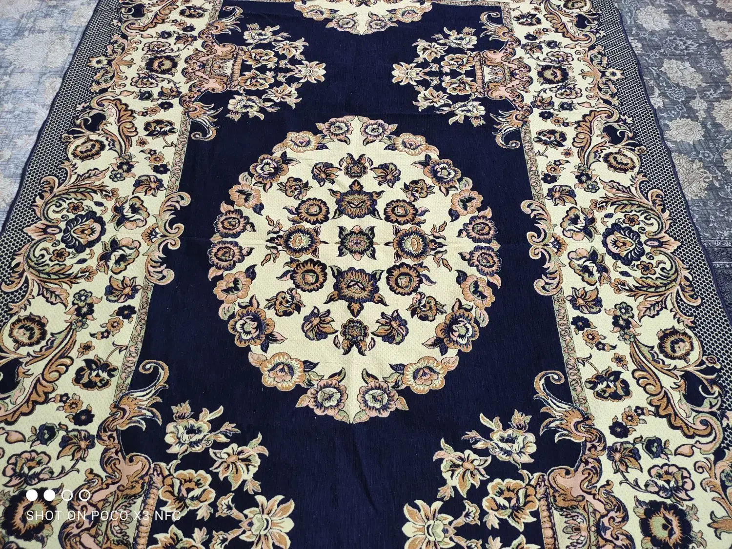 گلیم فرش و رو فرشی|روفرشی|اسلام‌شهر, باغ فیض|دیوار