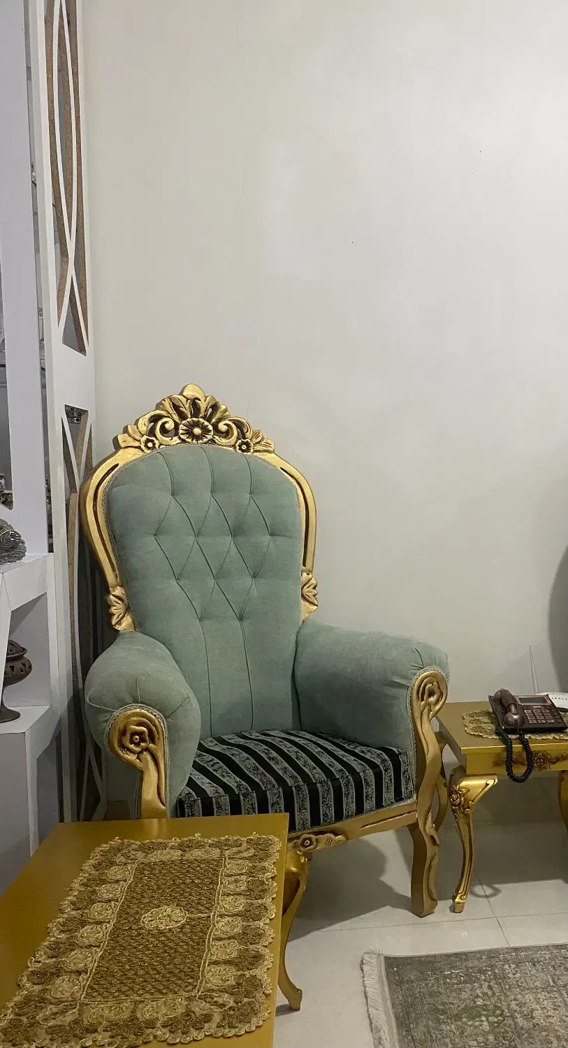 مبلمان ۹ نفره همراه ۳ عدد میز|مبلمان خانگی و میز عسلی|تربتحیدریه, باغ سلطانی|دیوار