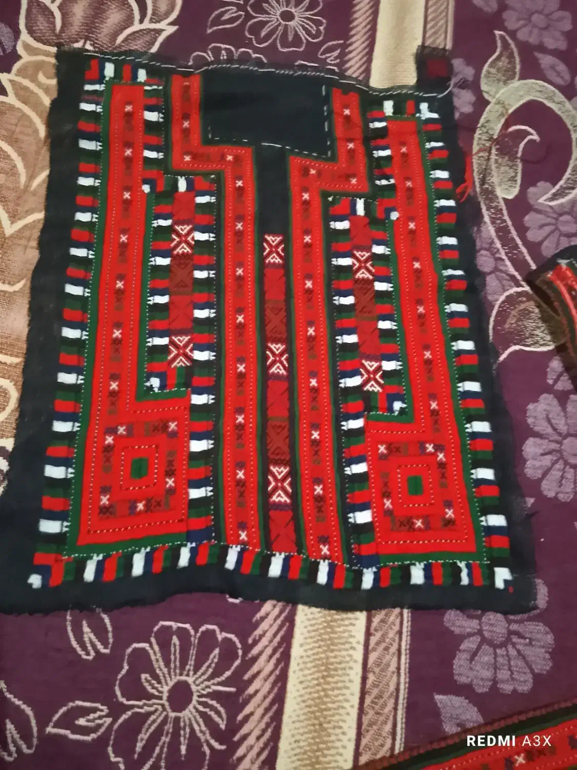 زیخ آستین|لباس|سراوان, |دیوار