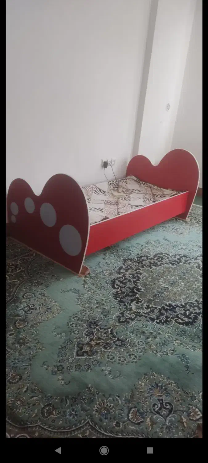 دو تخت با جنس ام دی اف مرغوب قیمت 5 میلیون|تخت و سرویس خواب|مریوان, |دیوار
