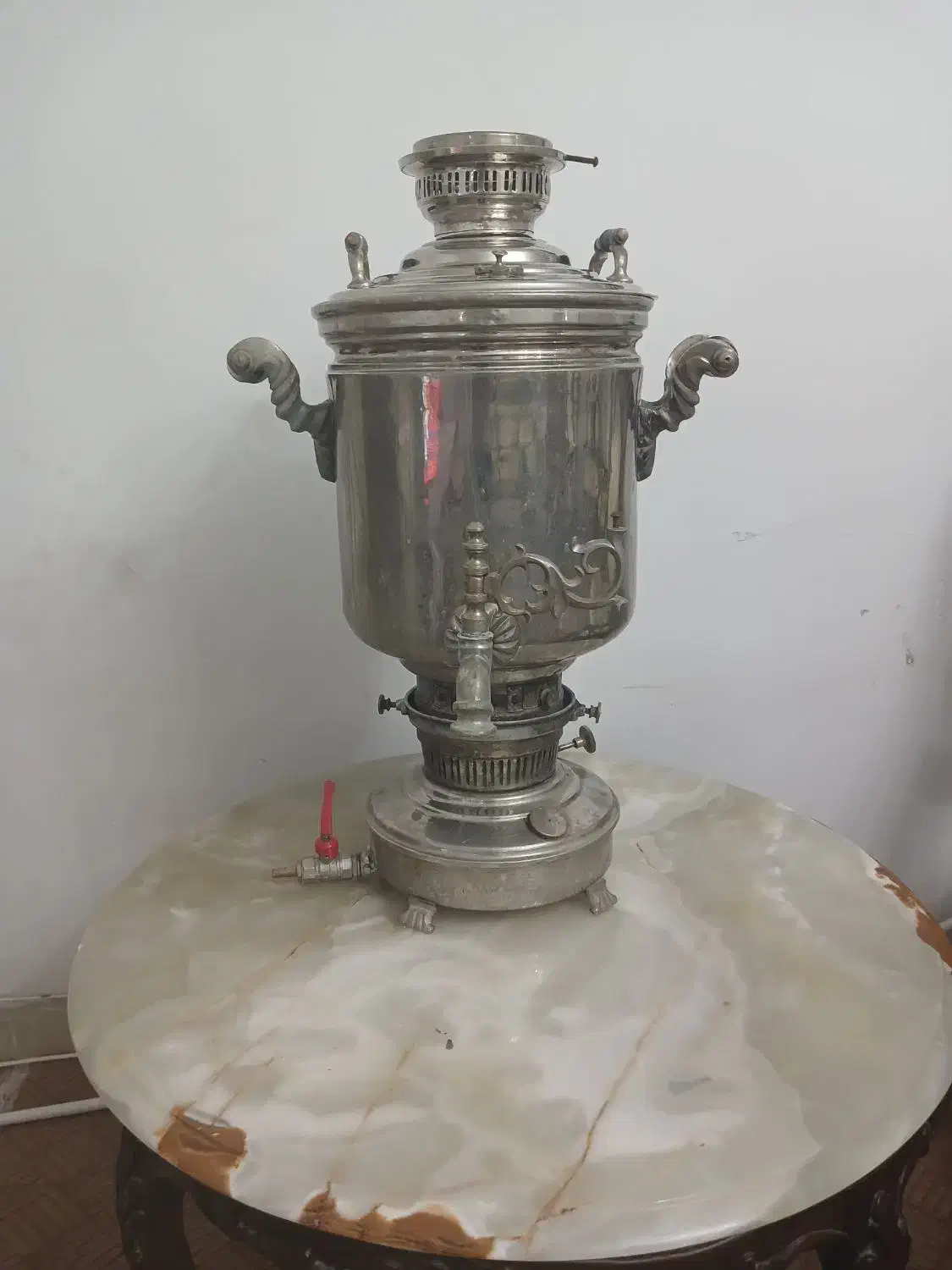 سماور بزرگ قدیمی|کلکسیون اشیاء عتیقه|یزد, |دیوار