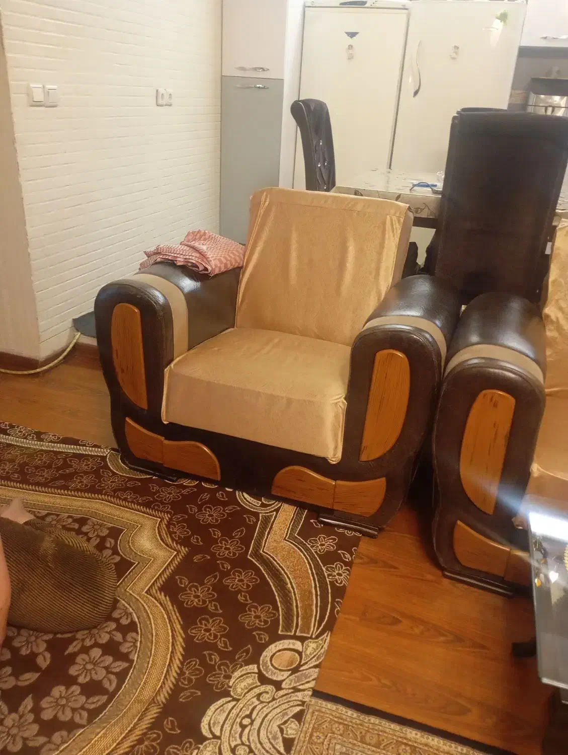 نیم ست در حد نو و تمیز|مبلمان خانگی و میز عسلی|تبریز, |دیوار