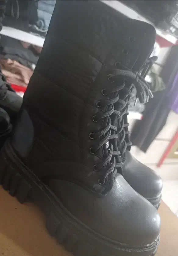 بوت|کیف، کفش، کمربند|دورود, |دیوار