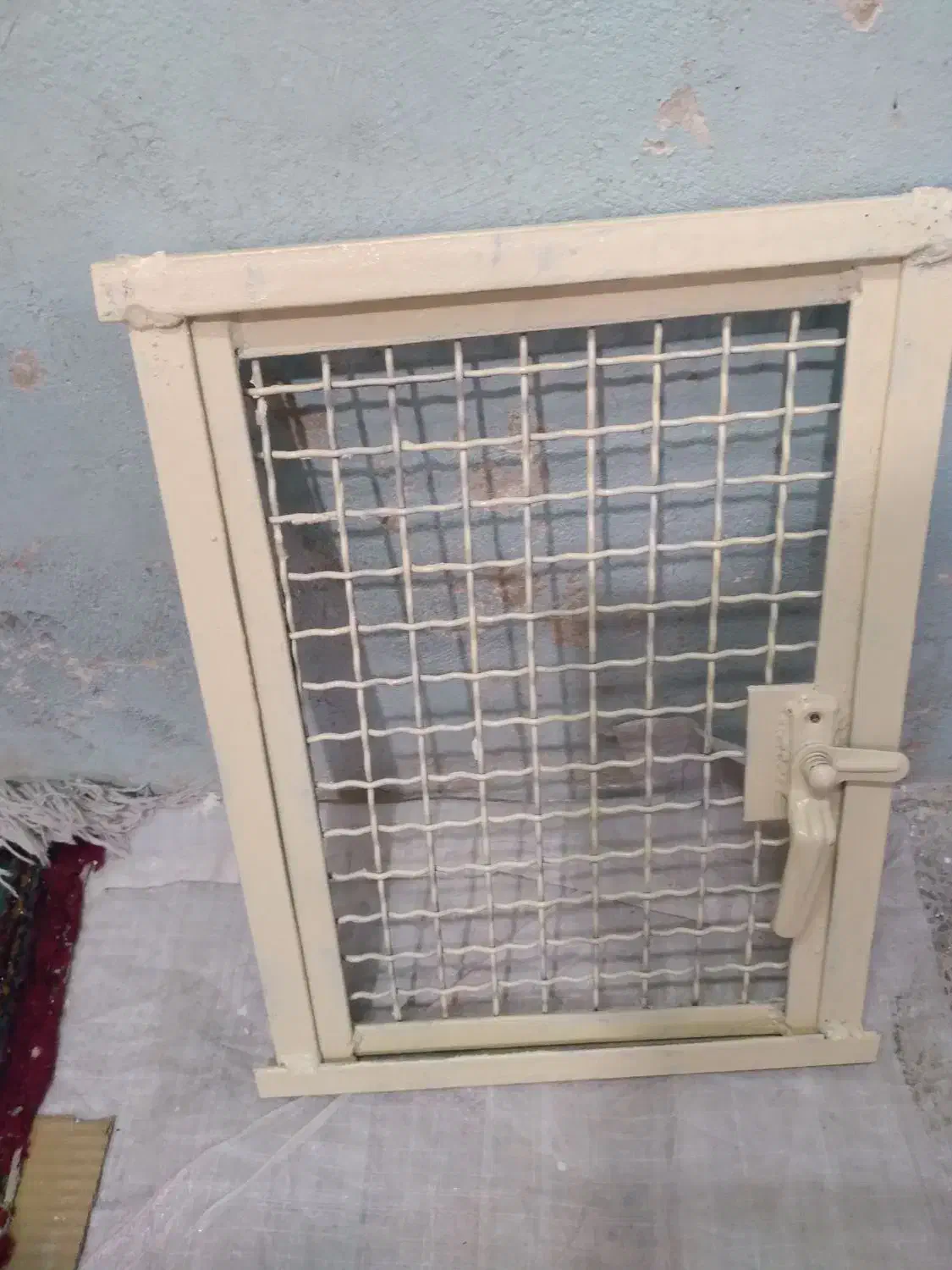 پنجره آهنی سیم ضخیم در حد نو|مصالح و تجهیزات ساختمان|خوی, |دیوار