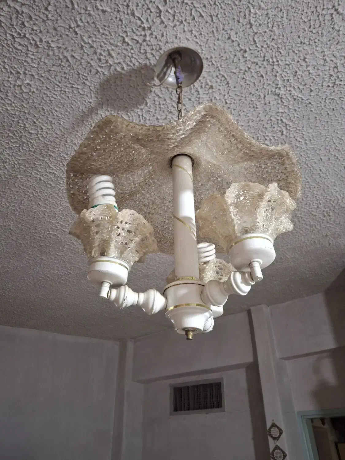 لوستر|لوستر و چراغ آویز|نجف‌آباد, هفده شهریور|دیوار